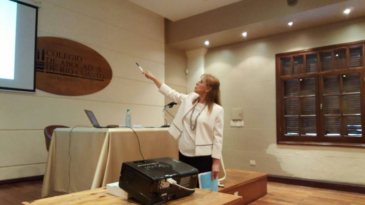 La jueza Ana María Salas, tiempo atrás, durante una exposición académica en materia laboral.