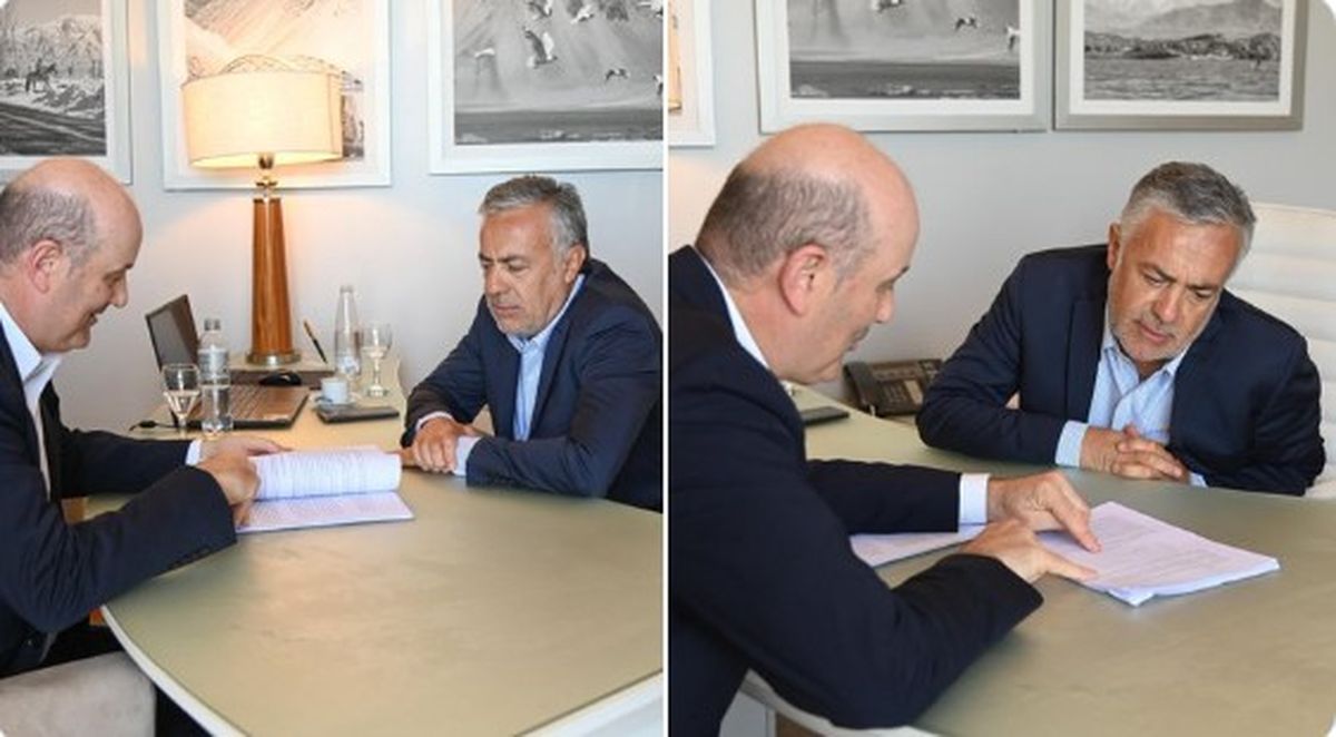 Cornejo junto al ministro de Desregulación de la Nación, Federico Sturzenegger. Cornejo junto al ministro de Desregulación de la Nación, Federico Sturzenegger.