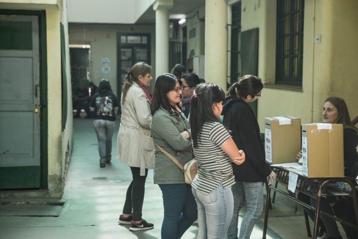 El próximo domingo, 30 de abril, comenzará a desarrollarse el calendario electoral en Mendoza, que no parece formar parte de las soluciones a los dramas que sufre la población.