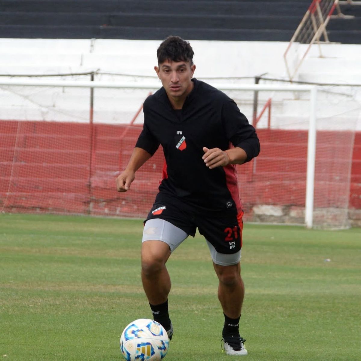 Emiliano Ozuna palpitó el arranque de la Primera Nacional con el Deportivo Maipú. Foto: Gentileza Prensa Deportivo Maipú. Emiliano Ozuna palpitó el arranque de la Primera Nacional con el Deportivo Maipú. Foto: Gentileza Prensa Deportivo Maipú. 