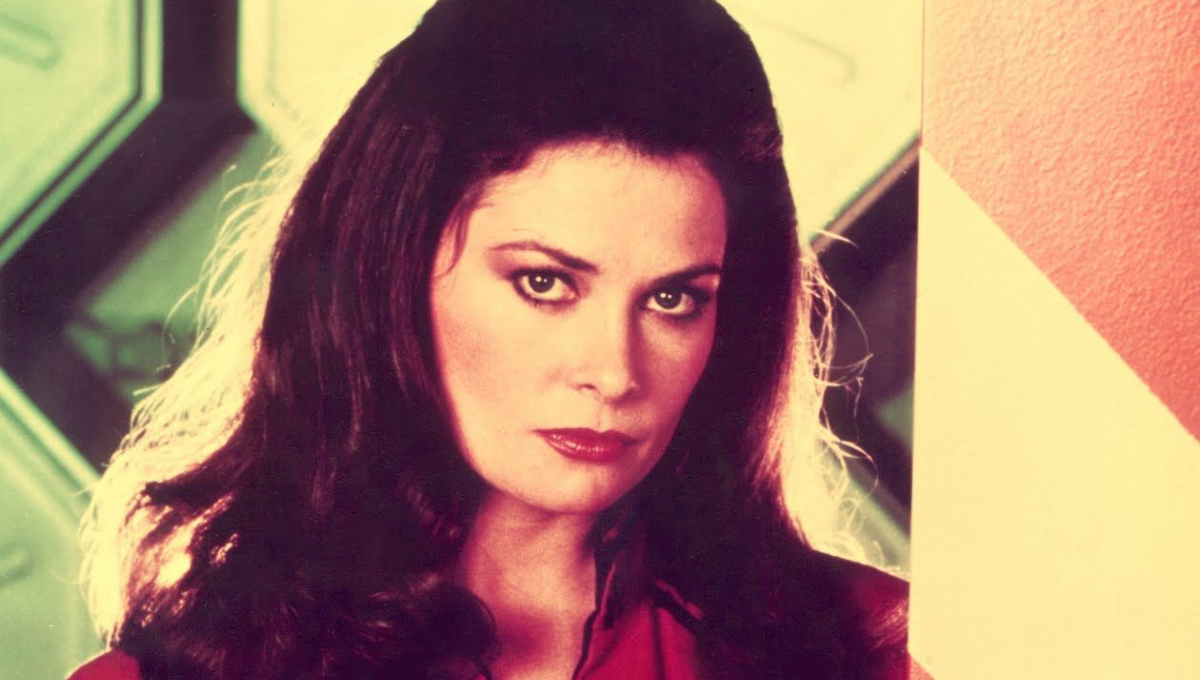 Controla tu respiración antes de ver cómo luce la alienígena Diana de V Invasión Extraterrestre, a los 70 años