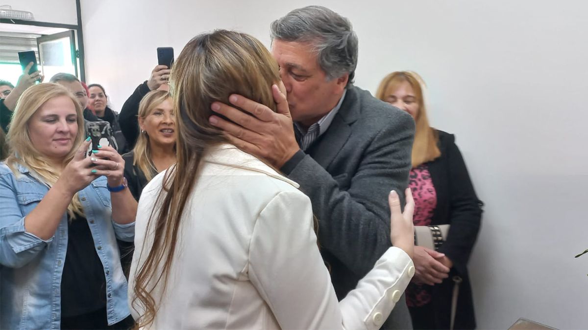 Janina Ortiz y Daniel Orozco se casaron este miércoles en Las Heras y se van de viaje en medio del proceso electoral.