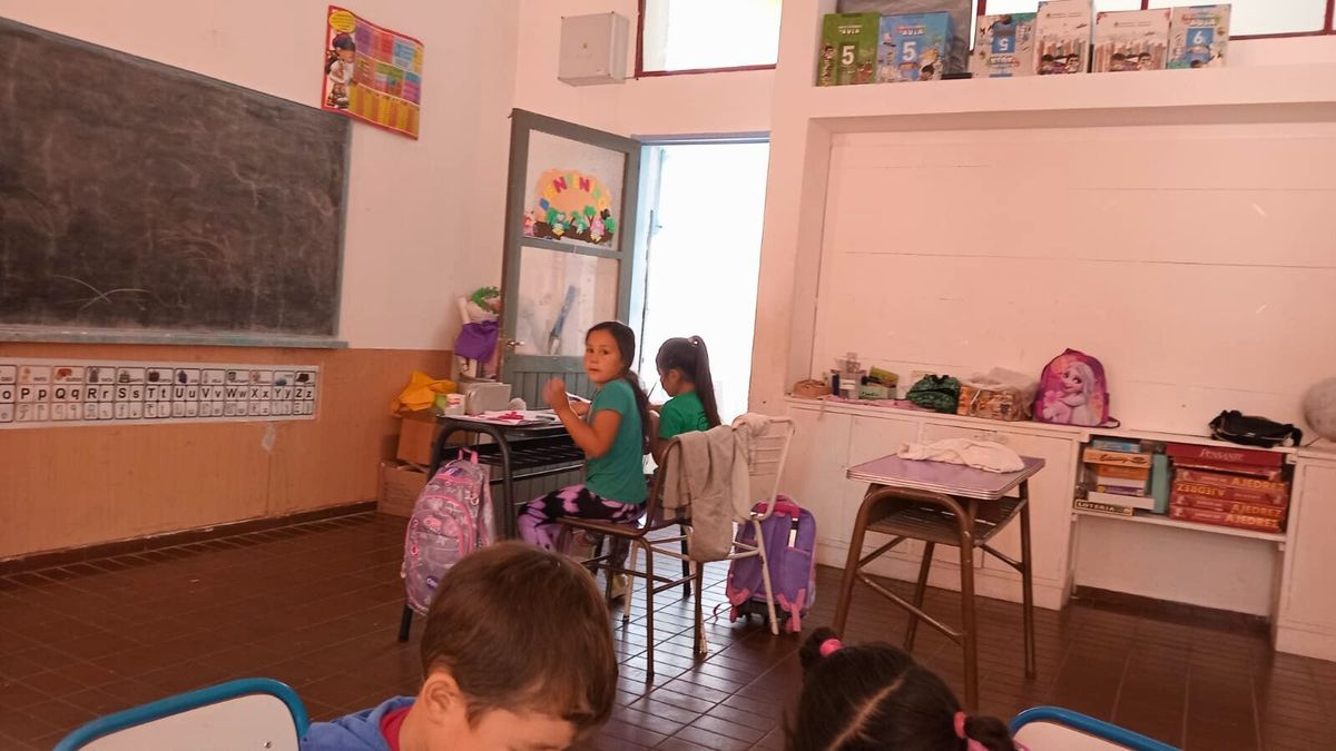 Maestra, mamá, enfermera y contenedora de los 19 niños albergados. Irene es una docente de vocación. Maestra, mamá, enfermera y contenedora de los 19 niños albergados. Irene es una docente de vocación.