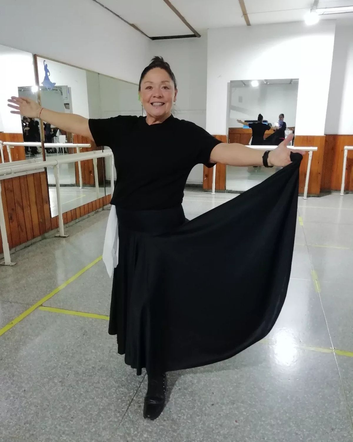 Gamboa ha estudiado danzas folclóricas, y cada vez que puede hasta el día de hoy toma clases. Gamboa ha estudiado danzas folclóricas, y cada vez que puede hasta el día de hoy toma clases.
