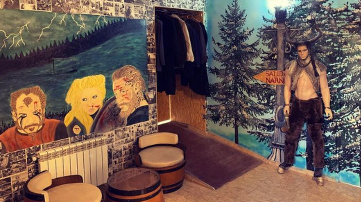 La entrada al hostel es por