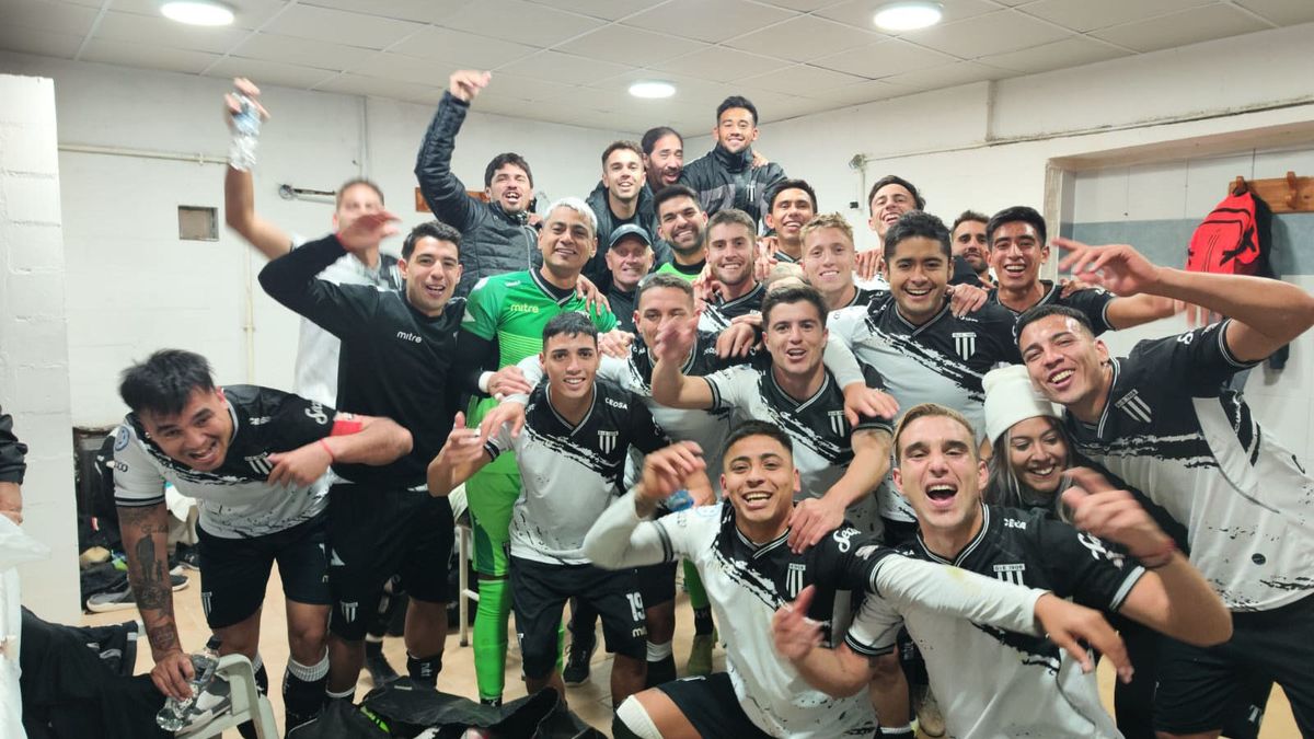 El Lobo tras el triunfo ante Guillermo Brown, festejó la buena primera rueda. Está metido en el Reducido, a cuatro puntos del líder Agropecuario. El Lobo tras el triunfo ante Guillermo Brown, festejó la buena primera rueda. Está metido en el Reducido, a cuatro puntos del líder Agropecuario.