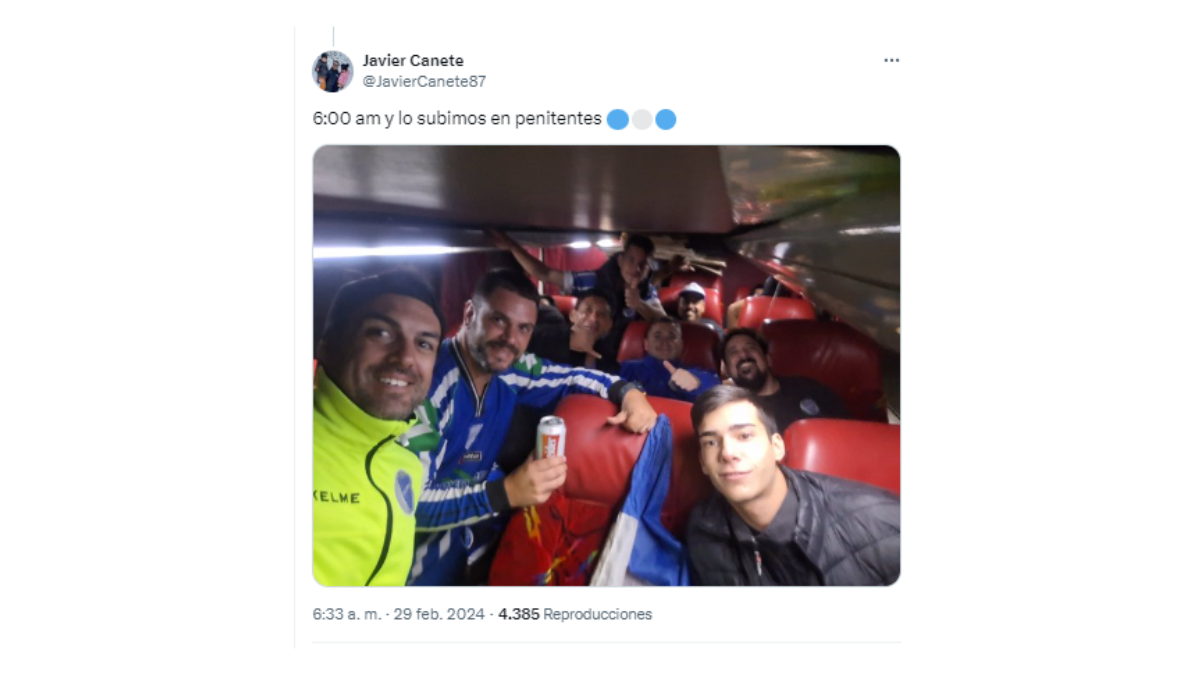 Javier Canete respondió el mismo posteo avisando que Jesús ya estaba junto a ellos en el micro rumbo a Santiago. Javier Canete respondió el mismo posteo avisando que Jesús ya estaba junto a ellos en el micro rumbo a Santiago.