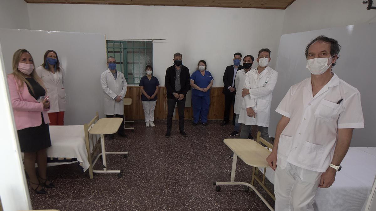 El hospital Lagomaggiore habilitó camas de sala común para pacientes con coronavirus.