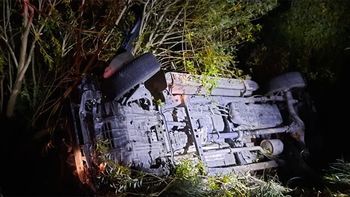 Misterioso accidente: volcaron en su camioneta y los hallaron abrazados en una cueva