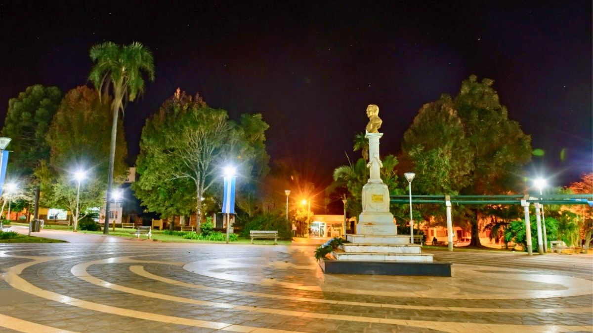 La plaza que tiene el pueblo de Concepción de la Sierra. La plaza que tiene el pueblo de Concepción de la Sierra.