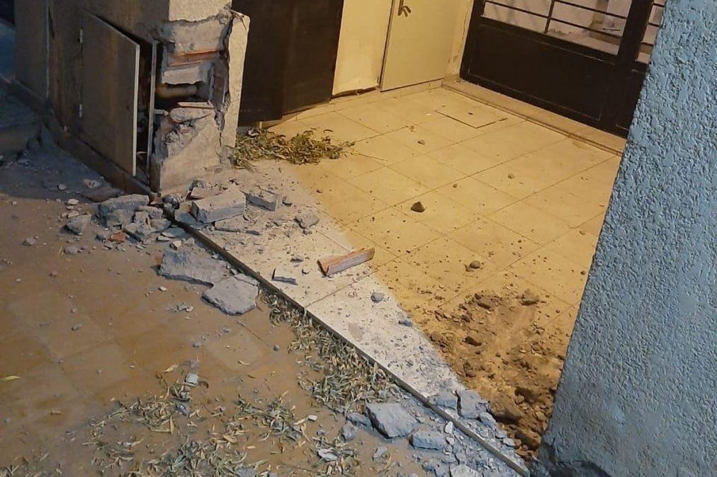 Fuerte réplica del terremoto en San Juan se sintió en Mendoza. El sismo dejó daños en estructuras como en esta casa del departamento sanjuanino Rivadavia. Foto: Gentileza