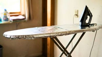 Cómo planchar la ropa en la mitad de tiempo usando solo un poco de papel aluminio