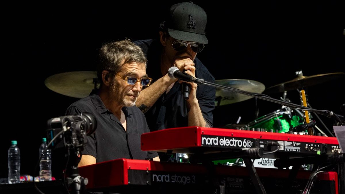 Andrés Calamaro vendrá con un show que repasa sus grandes canciones. Andrés Calamaro vendrá con un show que repasa sus grandes canciones.