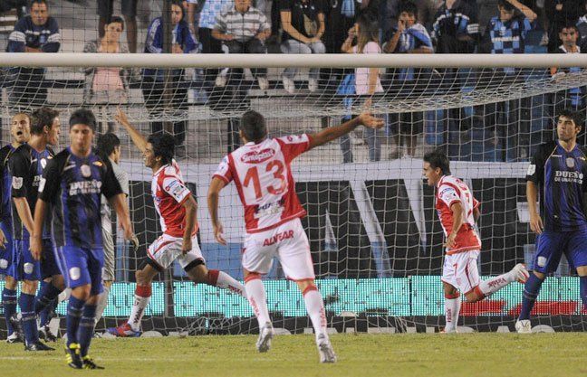 Unión goleó a Racing 3 a 0 en el Cilindro de Avellaneda
