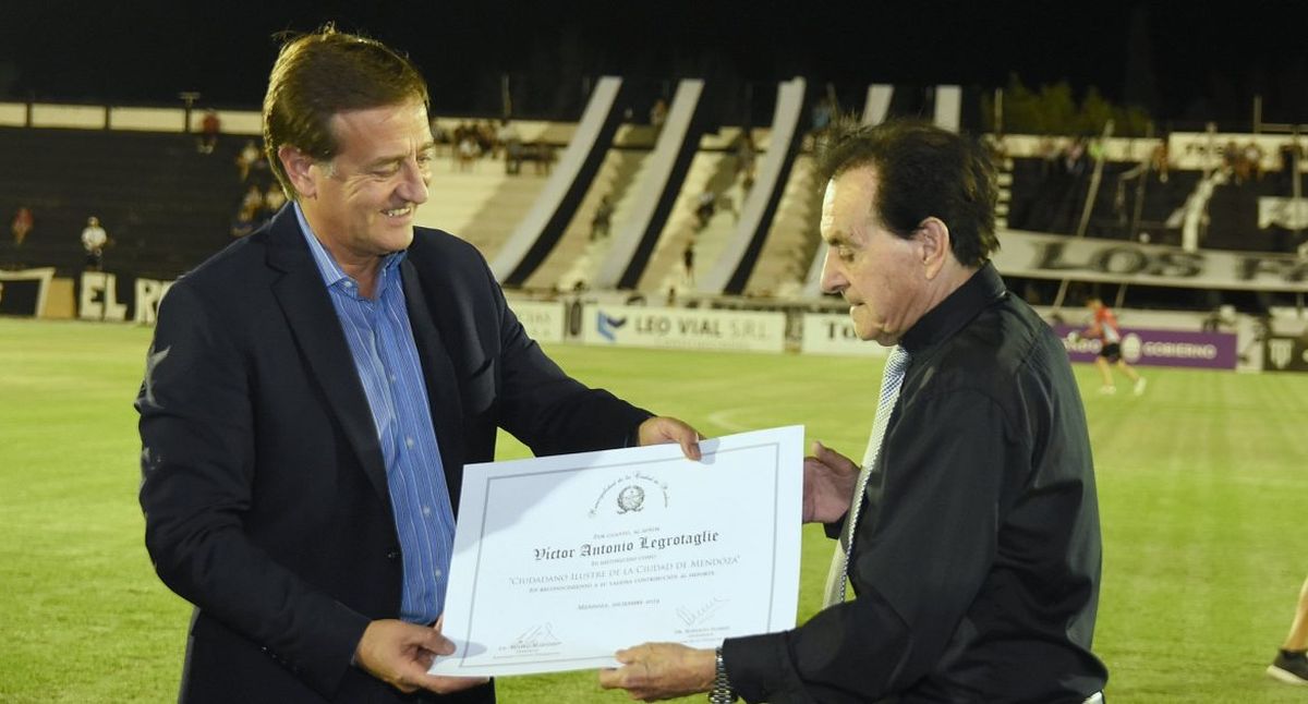Ciudadano Ilustre de la Ciudad de Mendoza, con Rodolfo Suarez, en 2019. Ciudadano Ilustre de la Ciudad de Mendoza, con Rodolfo Suarez, en 2019.