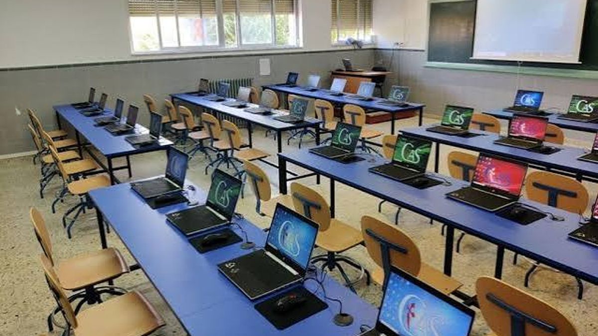 La docente denunció que ella habría dejado abierto su correo electrónico en una computadora de la sala de informática del colegio y de allí le habrían sacado el video y las imágenes íntimas que se difundieron.&nbsp;