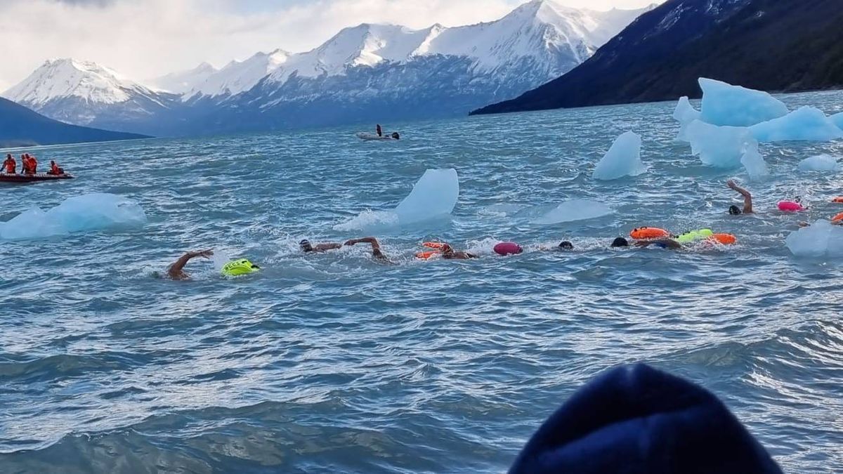 Darío Silva y la última brazada en un mar gélido. Darío Silva y la última brazada en un mar gélido.