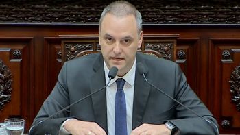 EN  VIVO: Manuel Adorni responde en el Senado
