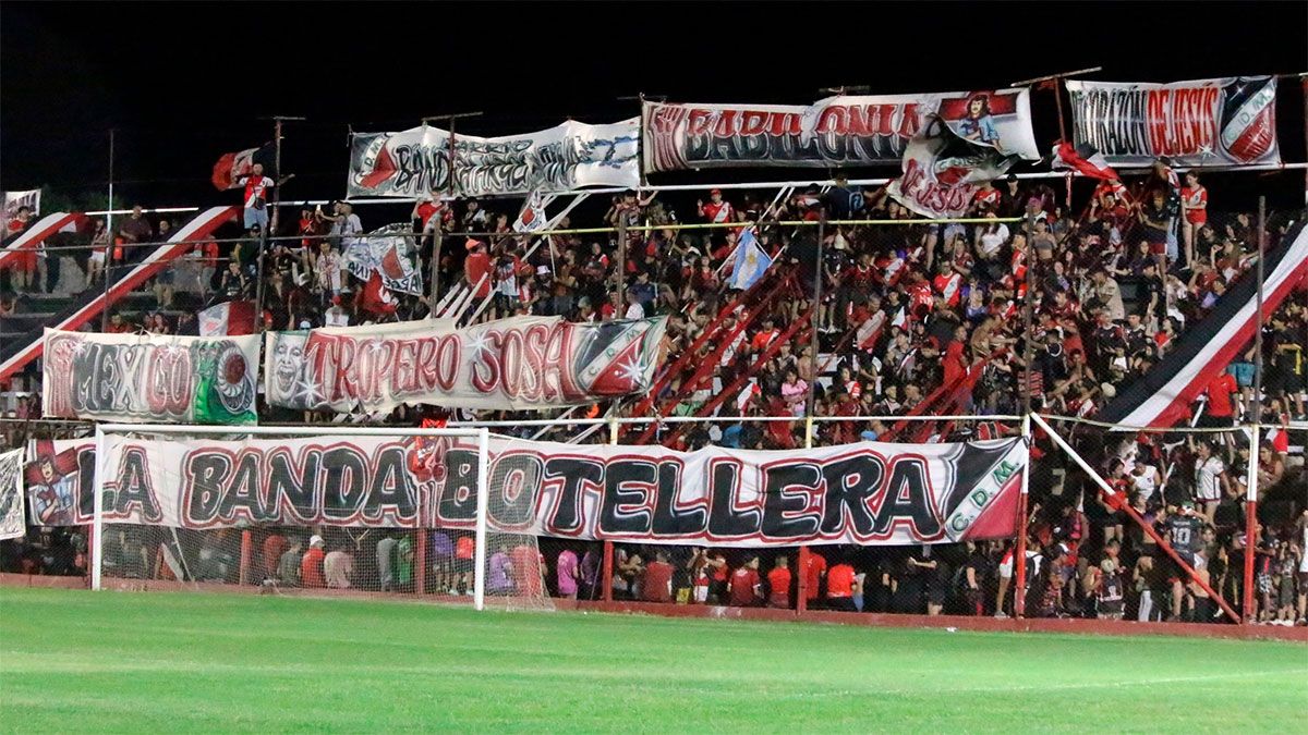 Como en los viejos tiempos del Federal A, los hinchas del Cruzado volverán a disfrutar de las noches de fútbol en calle Vergara. (Foto gentileza Prensa Deportivo Maipú). Como en los viejos tiempos del Federal A, los hinchas del Cruzado volverán a disfrutar de las noches de fútbol en calle Vergara. (Foto gentileza Prensa Deportivo Maipú).