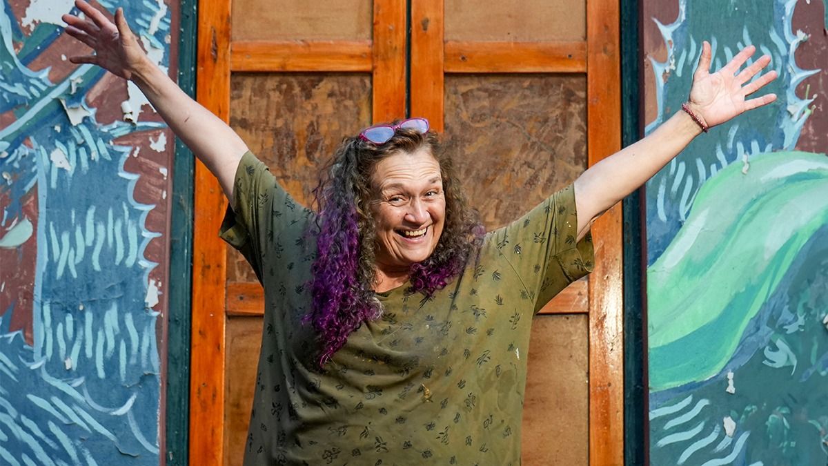 Artista plástica, escenógrafa y creadora de la utilería de muchas vendimias: Así es Sonia López, quien ahora se encarga de restaurar a Mafalda. Artista plástica, escenógrafa y creadora de la utilería de muchas vendimias: Así es Sonia López, quien ahora se encarga de restaurar a Mafalda.