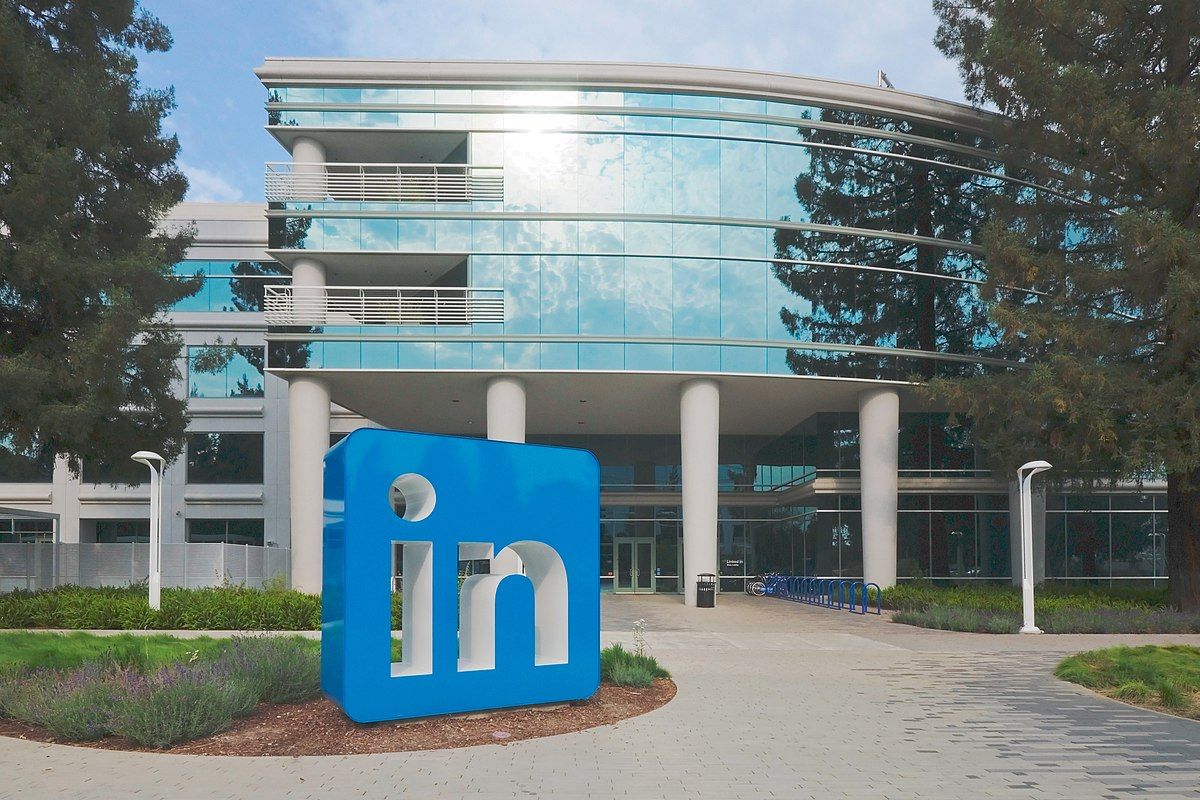 Linkedin es líder mundial a la hora de buscar empleos. Linkedin es líder mundial a la hora de buscar empleos.