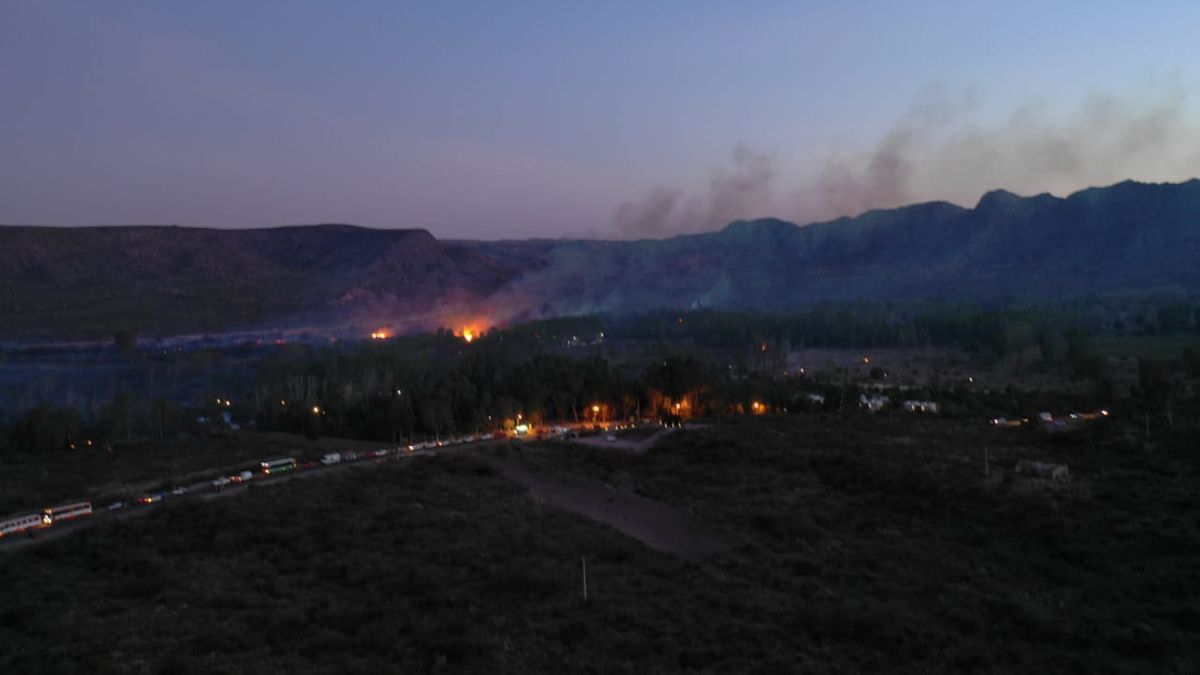 Así se veía Valle Grande en la tarde noche del domingo tras el incendio que consumió varios centenares de hectáreas.