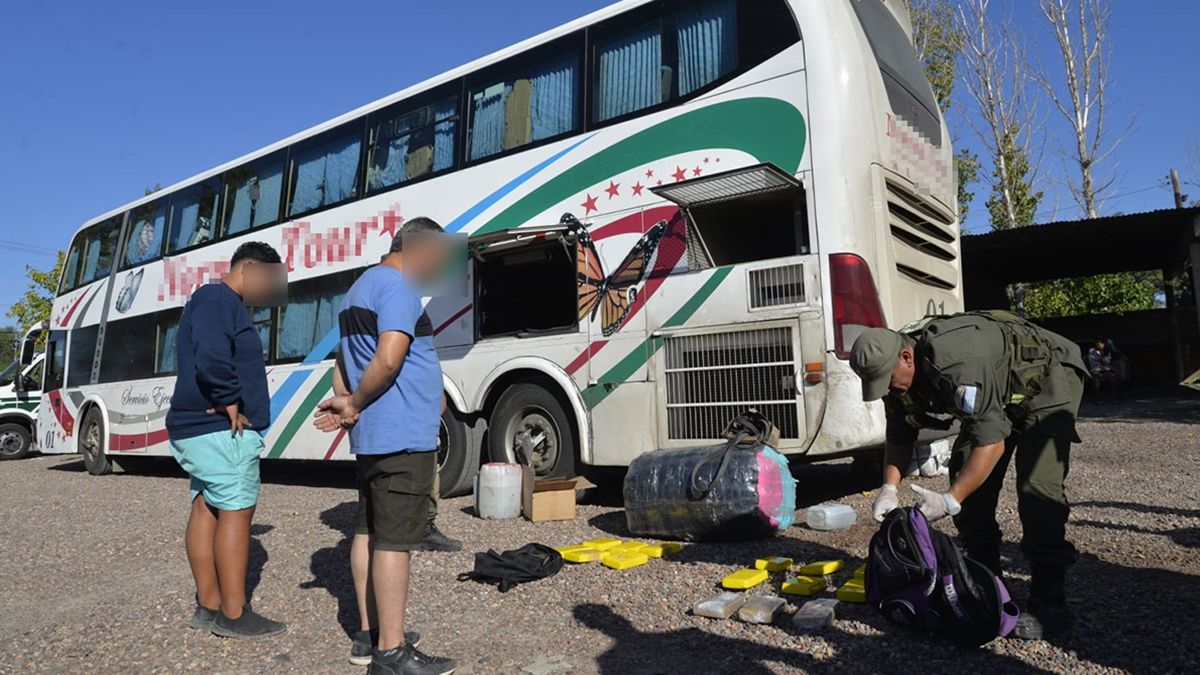 Chilean nationals detained with 8 pistols in Tucumán, Argentina