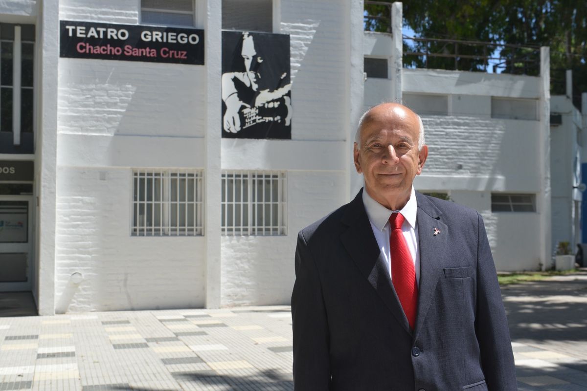 Para Gerardi no fue una obsesión conducir la Vendimia Nacional. Ha sido locutor en 50 fiestas departamentales y distritales de San Rafael y General Alvear. Para Gerardi no fue una obsesión conducir la Vendimia Nacional. Ha sido locutor en 50 fiestas departamentales y distritales de San Rafael y General Alvear.