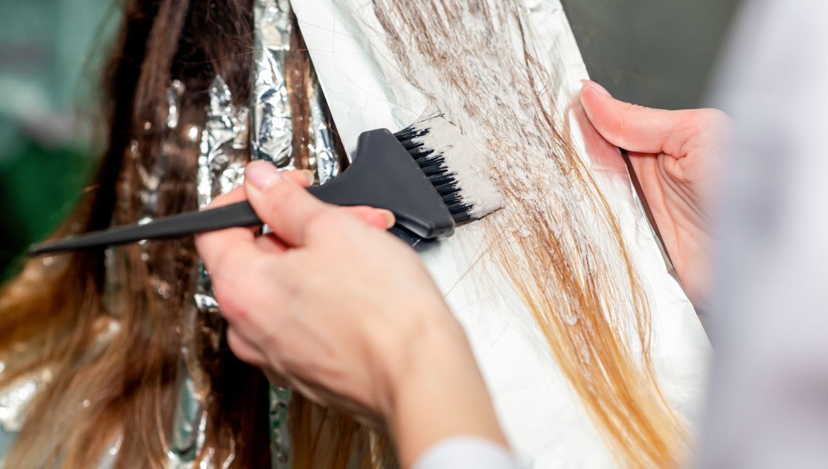 Cómo revivir un cabello que está chicloso o dañado por decoloración