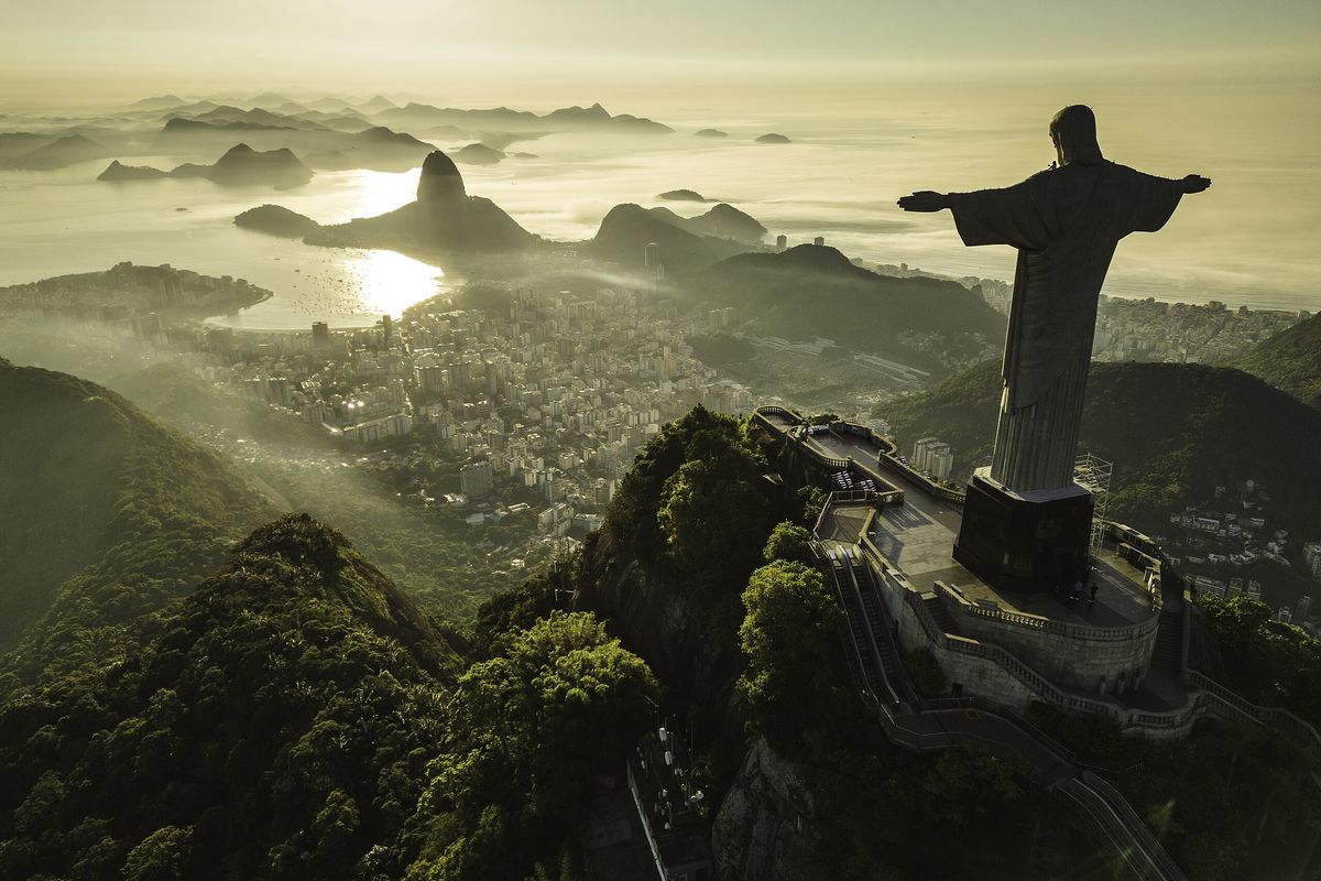 Los turistas pueden disfrutar de las impresionantes vistas del Cristo Redentor. Imagen: Visit Brasil. Los turistas pueden disfrutar de las impresionantes vistas del Cristo Redentor. Imagen: Visit Brasil.