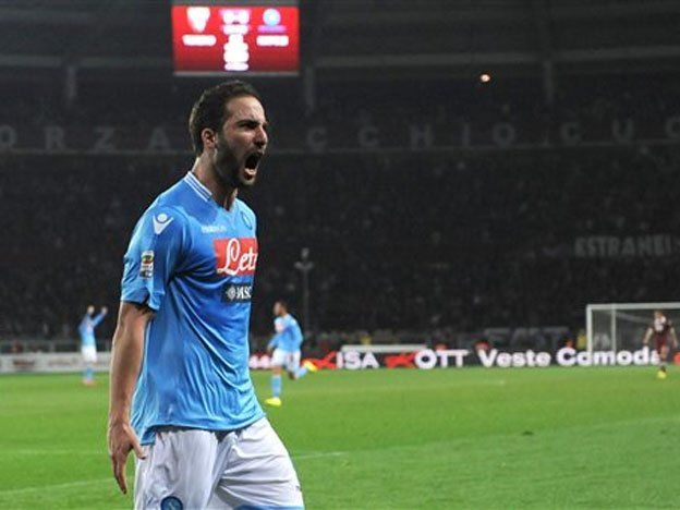 Higuaín le dio la victoria al Nápoli con el tiro del final