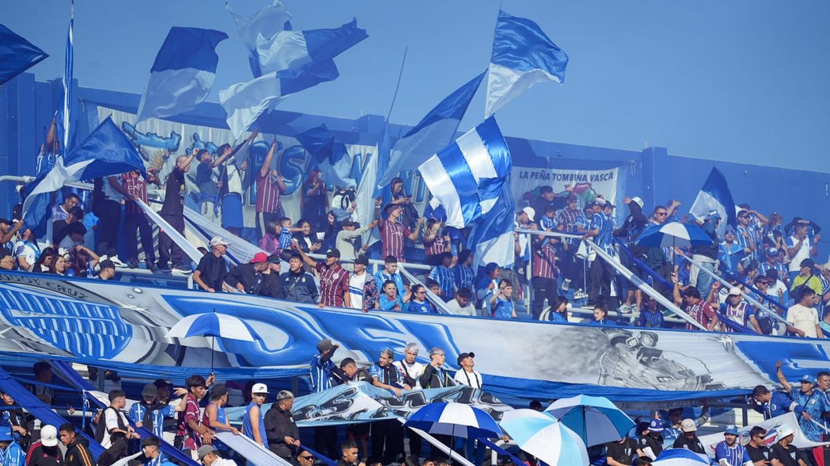 Los hinchas del Tomba le dieron un lindo marco al Gambarte.