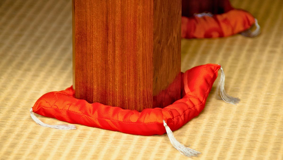 Evita los daños o cortes innecesarios en la mesa. Realiza cada truco con conciencia y cuidado. Evita los daños o cortes innecesarios en la mesa. Realiza cada truco con conciencia y cuidado. 