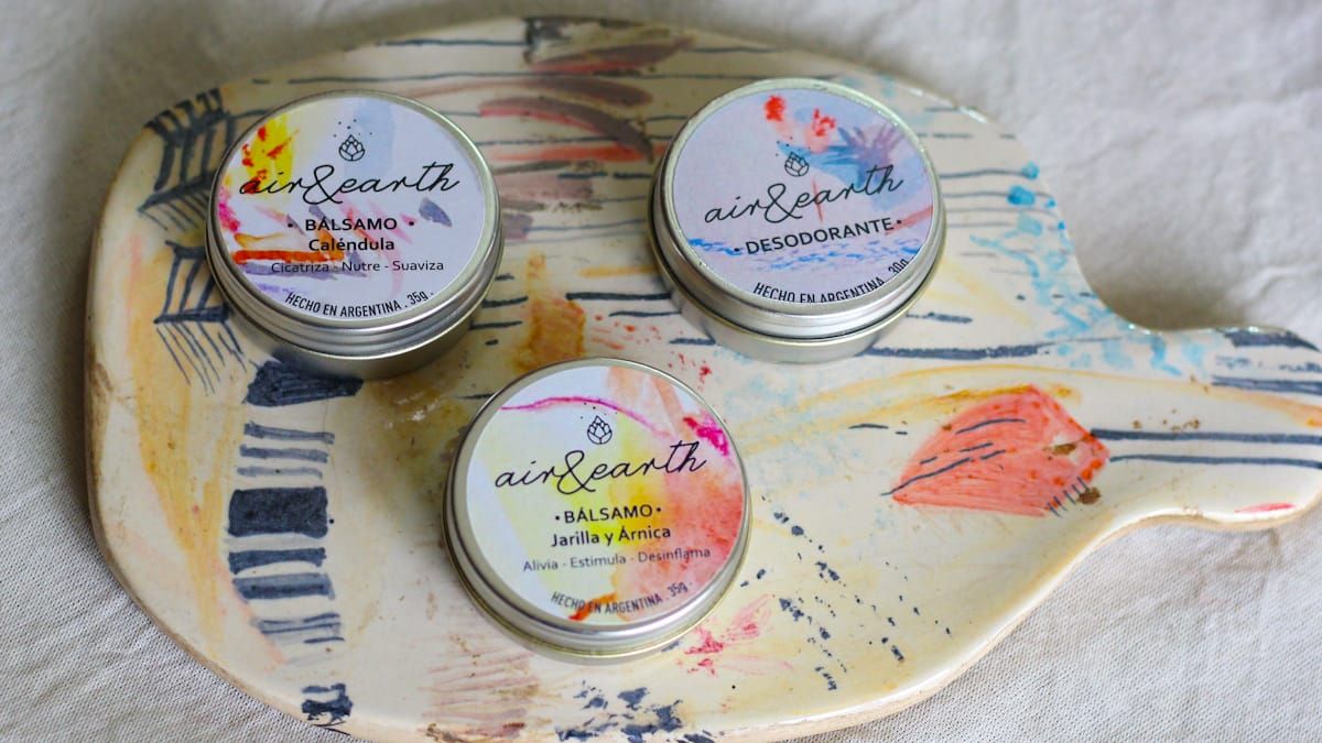 Lo primero que hizo fueron los bálsamos, que es la fórmula más sencilla porque no lleva agua y no hay necesidad de medir el PH. Lo primero que hizo fueron los bálsamos, que es la fórmula más sencilla porque no lleva agua y no hay necesidad de medir el PH.