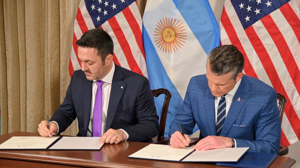 El ministro de Defensa, Luis Petri, fue recibido en el Pentágono por el secretario de Defensa de EE. UU., Pete Hegseth, en el Pentágono. El ministro de Defensa, Luis Petri, fue recibido en el Pentágono por el secretario de Defensa de EE. UU., Pete Hegseth, en el Pentágono.