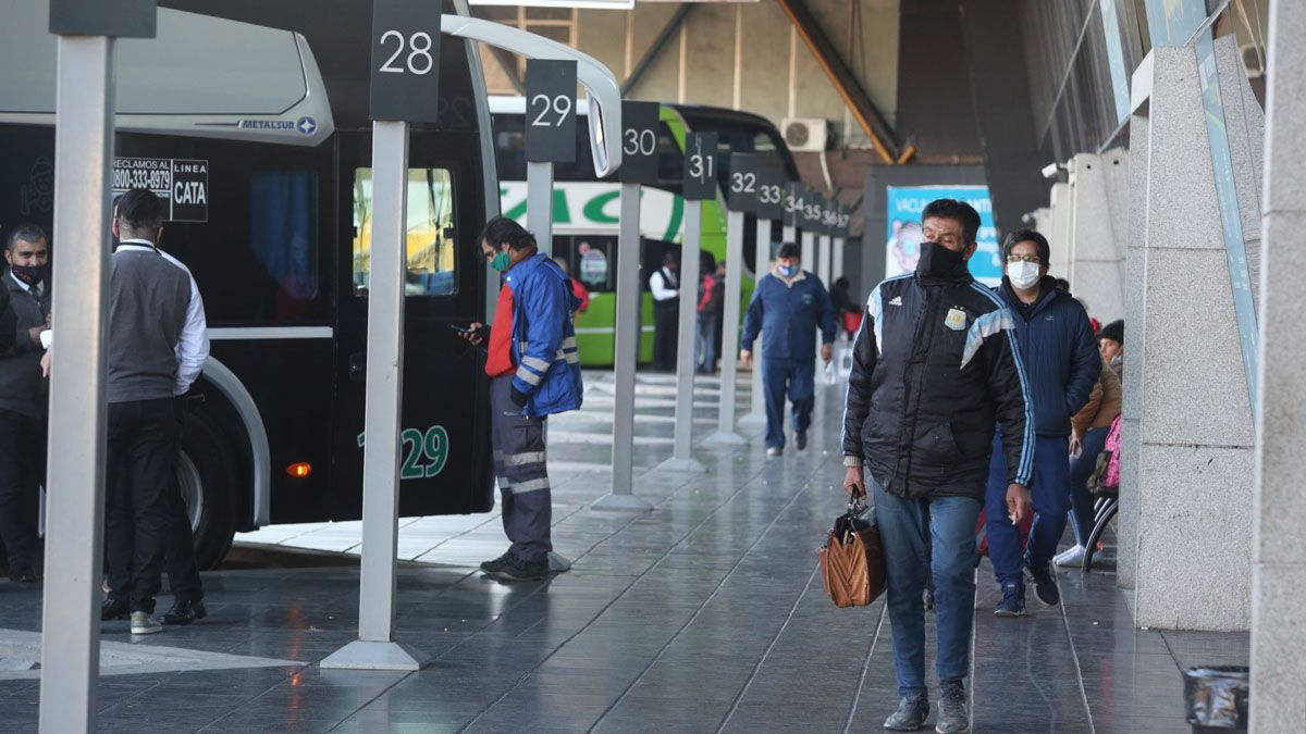 En el primer día de las vacaciones de invierno en Buenos Aires, en la Terminal de Ómnibus de Mendoza se notó un leve y auspicioso incremento de llagadas de micros provenientes de Capital Federal. Se espera que comienzo a aumentar esta semana.