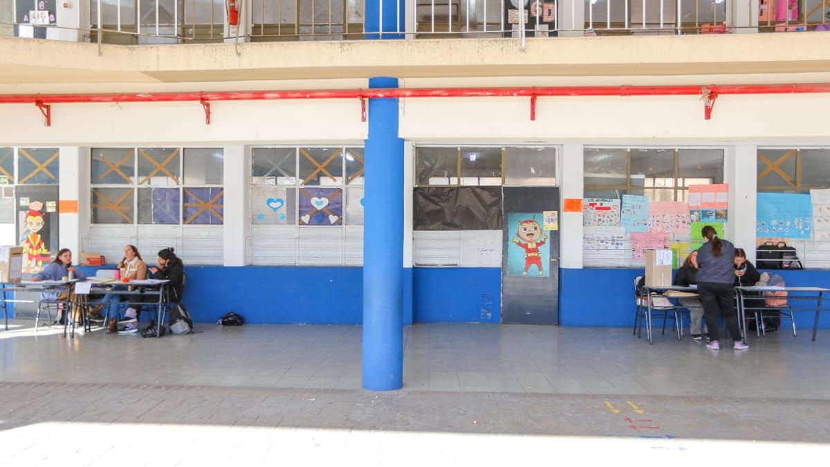 Una de las escuelas en las que vota el peronismo mendocino, Una de las escuelas en las que vota el peronismo mendocino,
