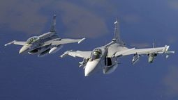 el avion f-39 gripen brasileno enfrentara al f-16 de chile y al f-35 de estados unidos en salitre 2026
