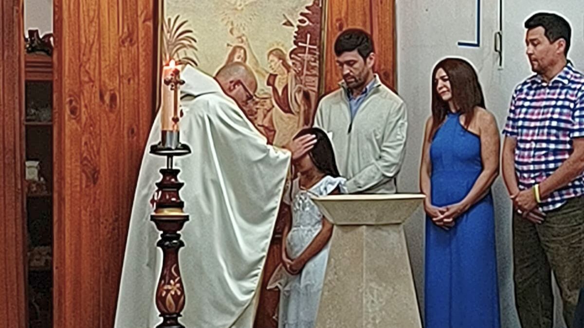 "De acá nos vamos a votar", dijo una tía de la niña bautizada. "De acá nos vamos a votar", dijo una tía de la niña bautizada.