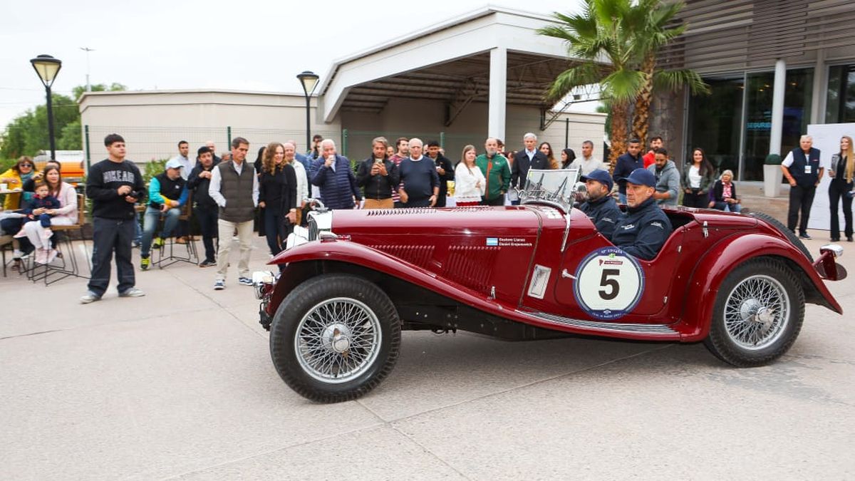 Daniel Erejomovich (piloto) y Gustavo Llanos (copiloto). Daniel Erejomovich (piloto) y Gustavo Llanos (copiloto).