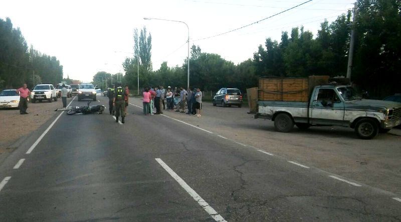Murió un ex policía tras chocar con una camioneta