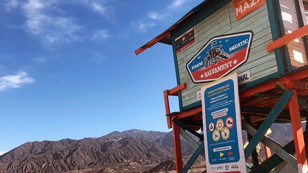 En la playa pública de Parador Uno, en Potrerillos, también hay guardavidas. En la playa pública de Parador Uno, en Potrerillos, también hay guardavidas.