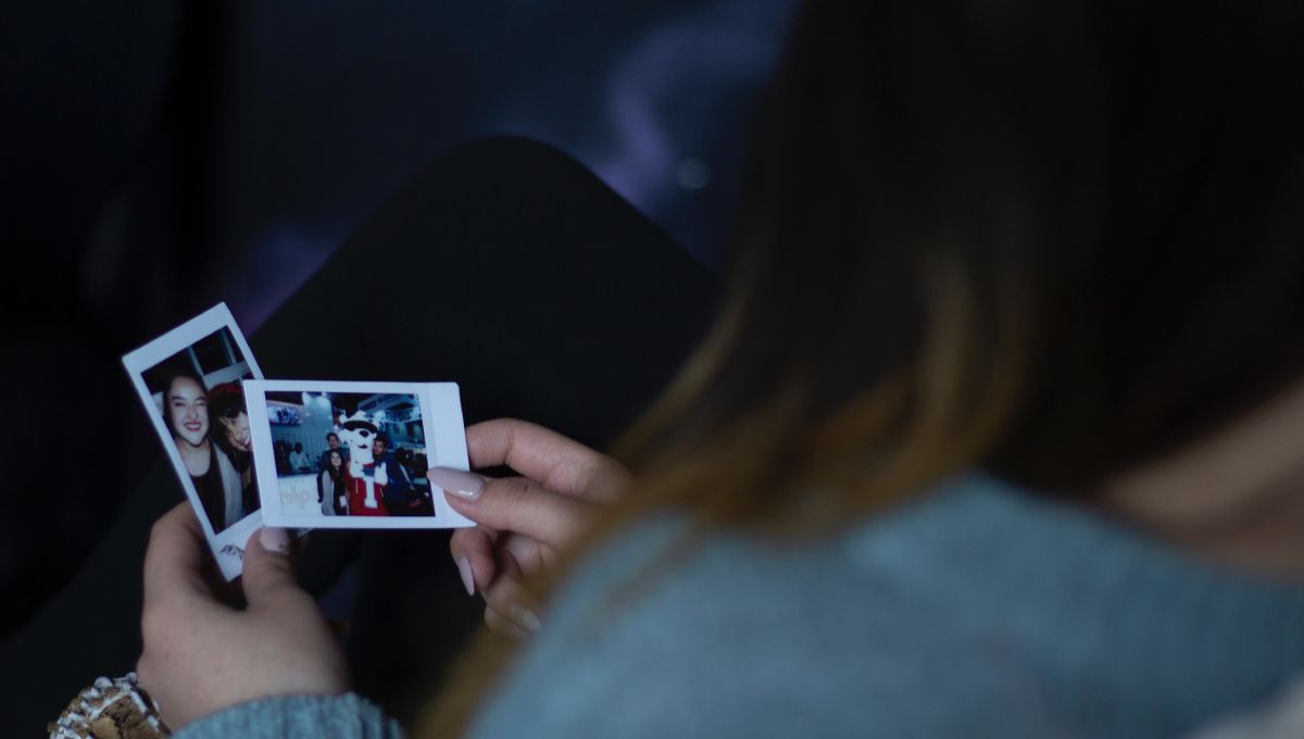 Algunas personas viven de los recuerdos del pasado.