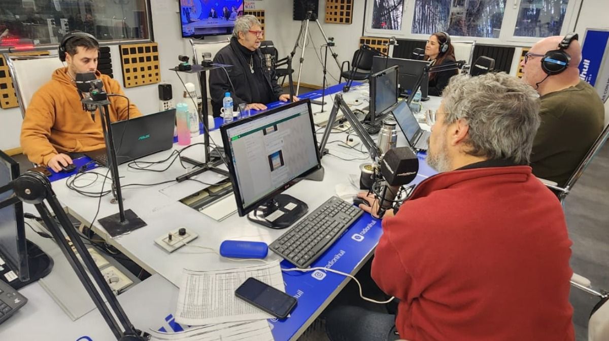 El equipo de Nihuil junto a Lito Vitale. El equipo de Nihuil junto a Lito Vitale.