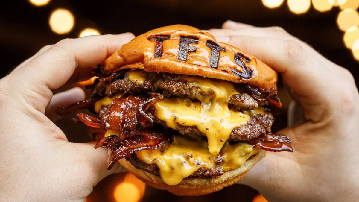 Una hamburguesa porteña fue distinguida por un reconocido sitio gastronómico quedando en el puesto 23 de un ranking mundial Una hamburguesa porteña fue distinguida por un reconocido sitio gastronómico quedando en el puesto 23 de un ranking mundial