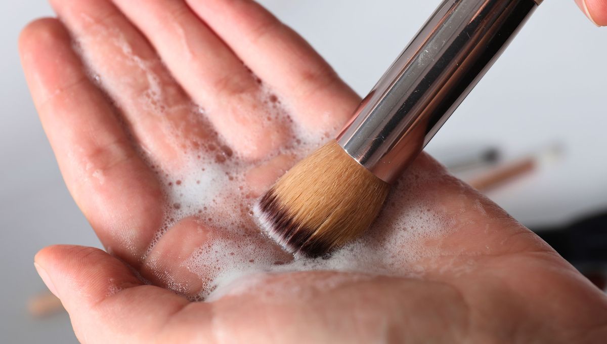 Con un poco de vinagre se pueden mantener las brochas limpias y libres de humedad.&nbsp;