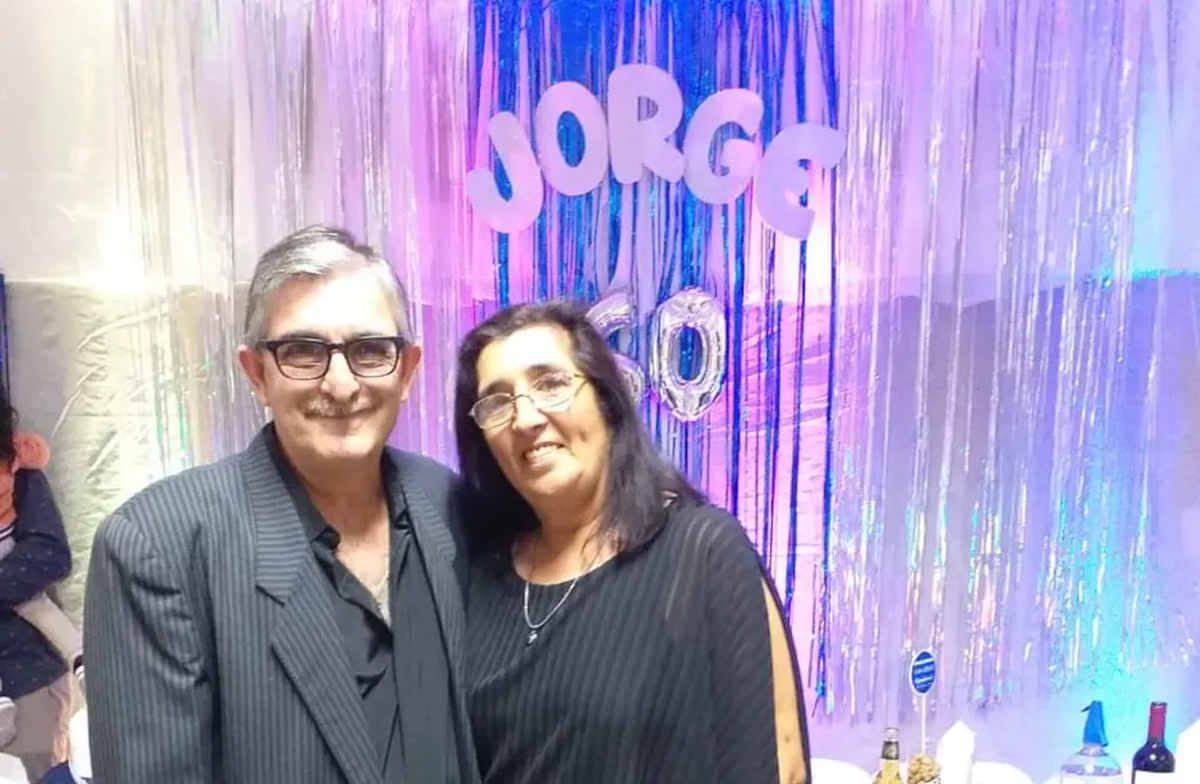 Pagó de más en el taxi por error, le devolvieron el dinero y detrás había una increíble historia