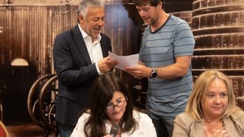 Mendoza lanzó un inédito sendero para el turismo de montaña que recorre la cordillera de norte a sur Mendoza lanzó un inédito sendero para el turismo de montaña que recorre la cordillera de norte a sur