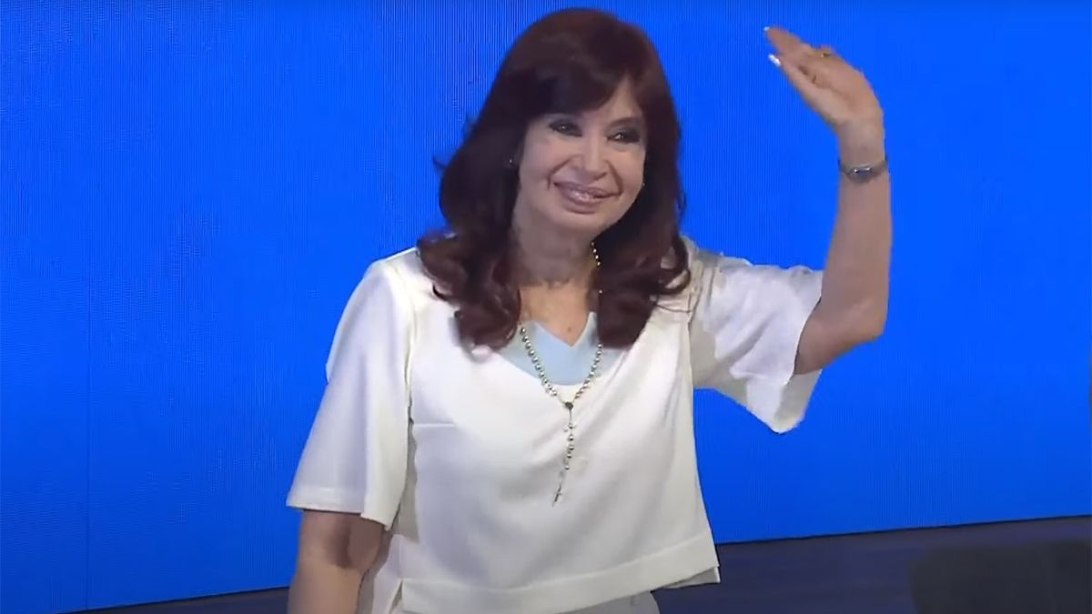 Cristina Kirchner realizó una clase magistral en el Teatro Argentino.