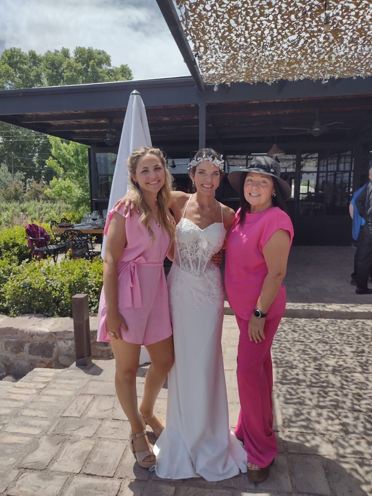 Gamboa sigue pegada a la vida de reinas de la Vendimia, como Giuliana Lucoski (2016) quien se casó y ella fue invitada al festejo, al igual que la virreina Rocío Fuster. Gamboa sigue pegada a la vida de reinas de la Vendimia, como Giuliana Lucoski (2016) quien se casó y ella fue invitada al festejo, al igual que la virreina Rocío Fuster.